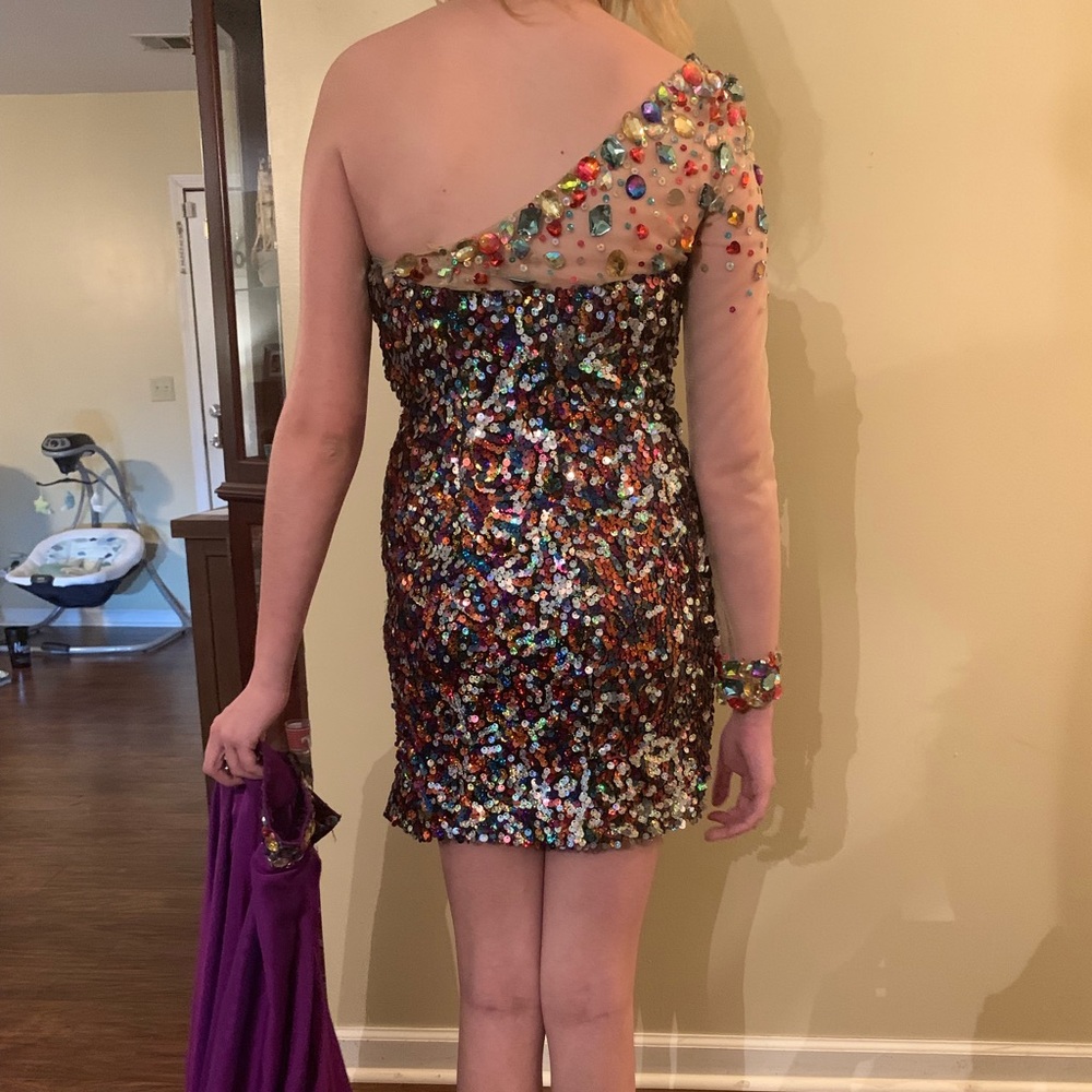 Formal dress - Picture 3 of 3